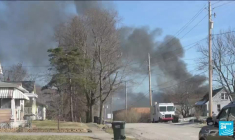 États-Unis : inquiétudes après le déraillement d’un train de produits chimiques dans l’Ohio