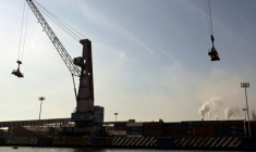 Une grue dans le port de marchandises de Lazaro Cardenas, dans l'Etat du Michoacan, dans l'ouest du Mexique, le 25 avril 2025 ( AFP / Alfredo ESTRELLA )