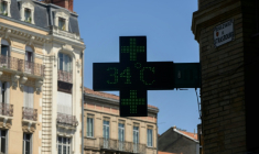 La canicule s'installe jeudi sur une large partie de la France, de Paris au centre-est, avec des températures s'approchant de plus en plus des 40°C ( AFP / Ed JONES )