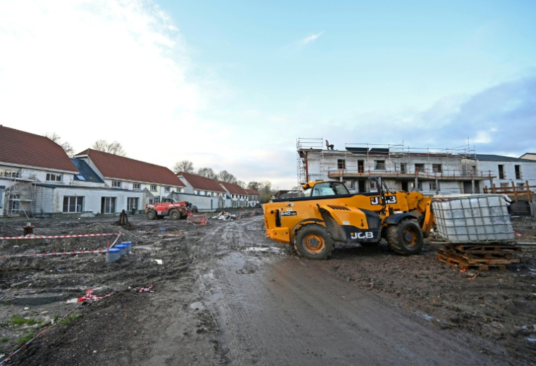 Chantier de rénovation thermique dans le quartier minier de Lens, le 16 janvier 2023 ( AFP / FRANCOIS LO PRESTI )
