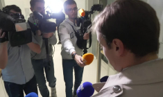 Suspecte en détention provisoire pour le casse du Louvre, une "décision spectaculaire"(avocat)