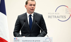 Le ministre français du Travail, Olivier Dussopt, lors d'une conférence de presse à Paris