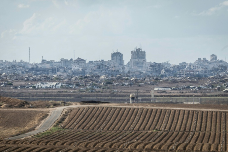 Vue de bâtiments détruits dans le nord de la bande de Gaza, le 6 octobre 2026 depuis Kfar Azza en Israël ( AFP / Ilia YEFIMOVICH )