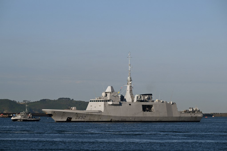 La FREMM Aquitaine au large de Brest, le 14 juin 2022. ( AFP / DAMIEN MEYER )