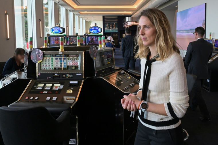 Joy Desseigne-Barrière, la co-présidente du groupe Barrière, le jour de la réouverture après la rénovation du casino Barrière à Dinard, le 20 juillet 2025 en Ille-et-Vilaine ( AFP / Damien MEYER )