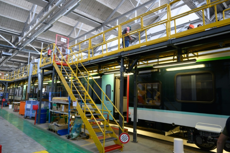 Un train Oxygène en cours de construction dans l'usine CAF (Construcciones y Auxiliar de Ferrocarriles) de Reichshoffen (Bas Rhin), le 29 septembre 2026 ( AFP / SEBASTIEN BOZON )