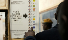 Dans un bureau de vote pour les élections présidentielle et législatives, à Lusaka, le 13 août 2026 ( AFP / GIANLUIGI GUERCIA )