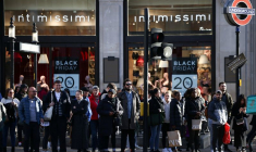 Une rue commerçante à Londres