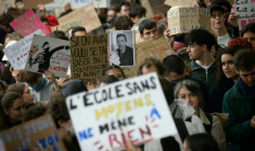 Des milliers de lycéens et d'étudiants défilent à Nantes, le 9 octobre 2026 ( AFP / Loic VENANCE )