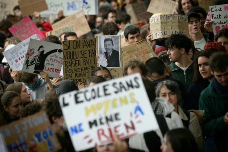 Des milliers de lycéens et d'étudiants défilent à Nantes, le 9 octobre 2026 ( AFP / Loic VENANCE )