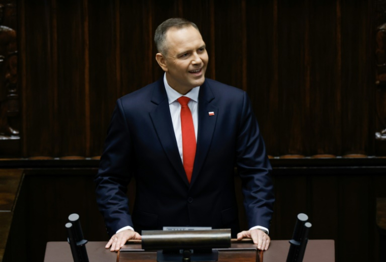 Karol Nawrocki, le nouveau président polonais, s'exprime devant l'Assemblée nationale avant son investiture, le 6 août 2025 ( AFP / Wojtek RADWANSKI )