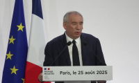 Bayrou exhorte à faire face au "danger immédiat" du surendettement