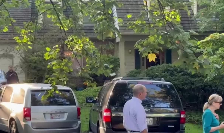 Le FBI perquisitionne le domicile d'un ex-haut conseiller de Trump, devenu opposant