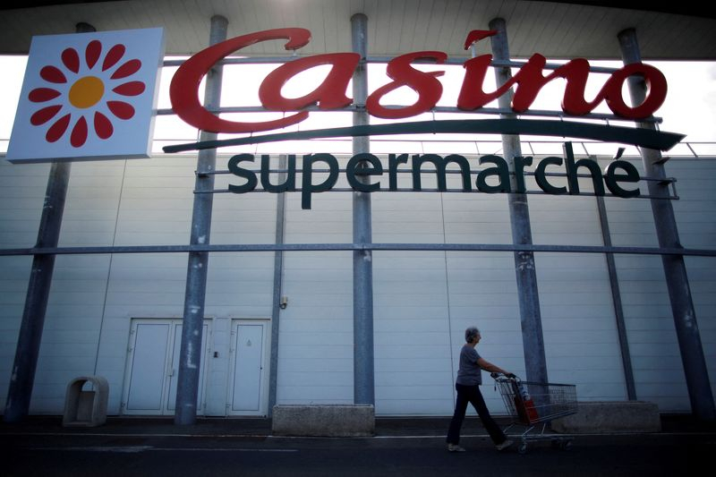 Photo du logo du détaillant français Casino à l'extérieur d'un supermarché à Nantes