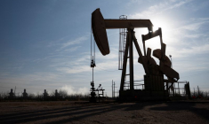 Un chevalet de pompage d'un champ pétrolier