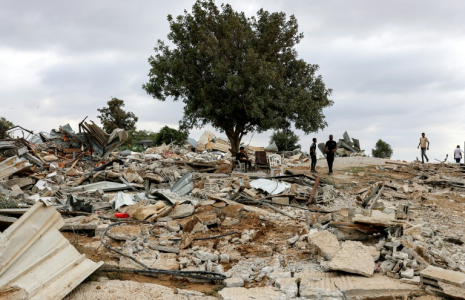 Les décombres des maisons de la communauté bédouine d'Abu Wadi, détruites sur décision des autorités israéliennes, près de Rahat en Israël le 12 octobre 2026 ( AFP / AHMAD GHARABLI )