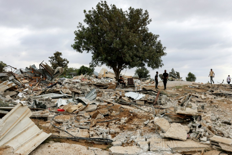 Les décombres des maisons de la communauté bédouine d'Abu Wadi, détruites sur décision des autorités israéliennes, près de Rahat en Israël le 12 octobre 2026 ( AFP / AHMAD GHARABLI )