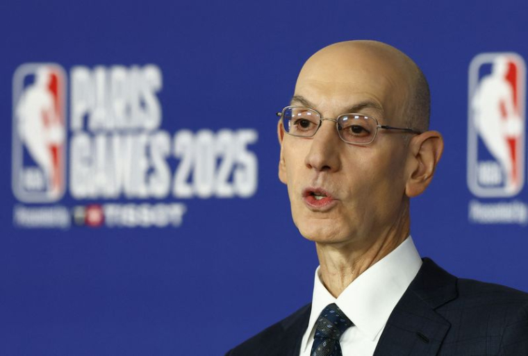 Adam Silver, commissaire de la NBA, s'exprime lors d'une conférence de presse