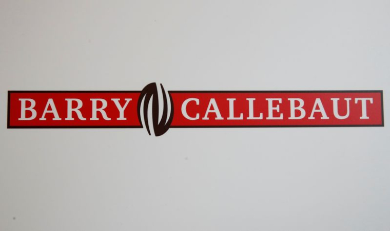 Le logo du fabricant de chocolat et de produits à base de cacao Barry Callebaut est représenté lors de la conférence de presse annuelle de l'entreprise à Zurich