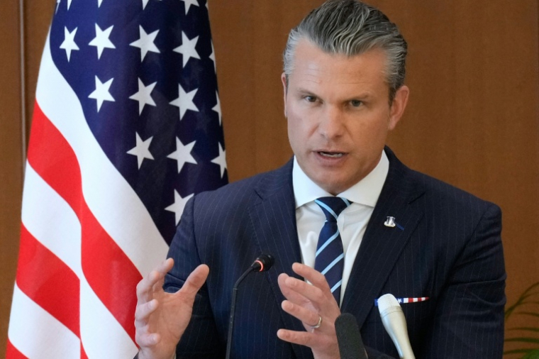 Le ministre de la Défense américain Pete Hegseth, le 29 octobre 2025 à Tokyo ( POOL / Eugene Hoshiko )