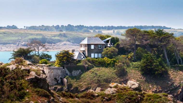 De nombreux secteurs de la Bretagne connaissent une importante hausse des prix de l'immobilier. Photo d'illustration. (Jibs-breizh / Pixabay)