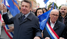 Christian Estrosi et Eric Ciotti lors d'une manifestation à l'appel du syndicat Alliance Police Nationale, à Nice, le 31 janvier 2026 ( AFP / Valery HACHE )