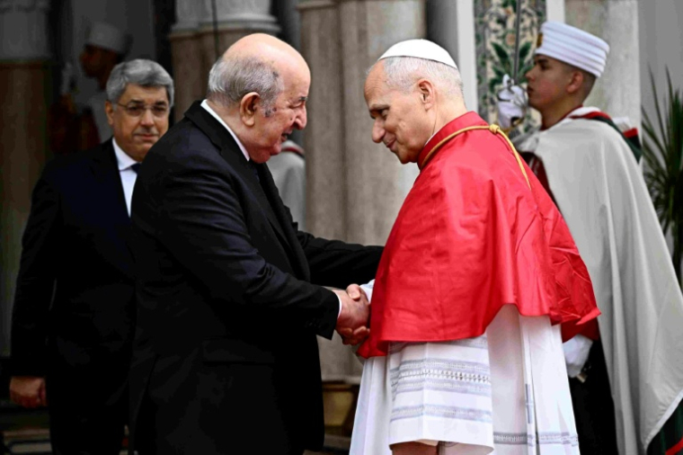 Le pape Léon XIV rencontre le président algérien Abdelmadjid Tebboune au palais présidentiel, le 13 avril 2026 à Alger ( POOL / LUCA ZENNARO )