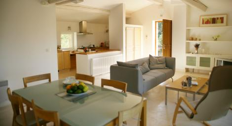 Le Conseil des Prélèvements Obligatoires (CPO) préconise de réduire l'écart de taux d'abattement, sur les loyers, entre les locations meublées et vides. (© DR)