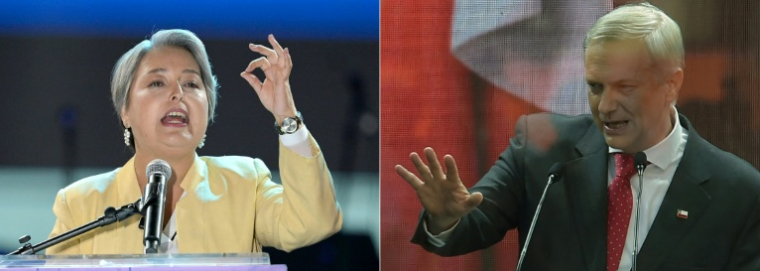 (COMBO) Cette combinaison de photos d’archives réalisée le 14 novembre 2025 montre la candidate présidentielle chilienne Jeannette Jara (g), de la coalition Unidad por Chile, lors de son meeting de clôture de campagne à Valparaíso, le 13 novembre 2025, et José Antonio Kast (d), du Parti républicain, lors de son propre meeting de clôture de campagne à Concepción, au Chili, le 13 novembre 2025 ( AFP / Rodrigo ARANGUA )