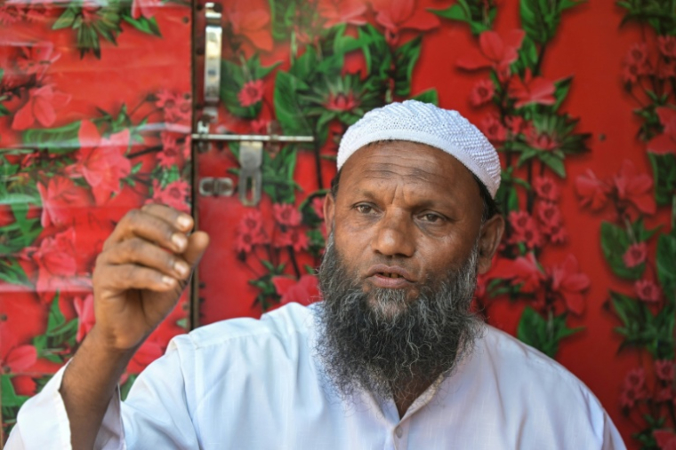 Jamil Ahmad, réfugié rohingya et père de sept enfants, lors d'un entretien avec l'AFP au camp de réfugiés de Kutupalong, le 18 décembre 2025 à Ukhia, au Bangladesh ( AFP / Munir UZ ZAMAN )