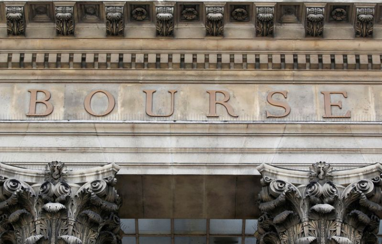Le mot Bourse figure sur la façade du Palais Brongniart, ancienne Bourse de Paris, située place de la Bourse à Paris