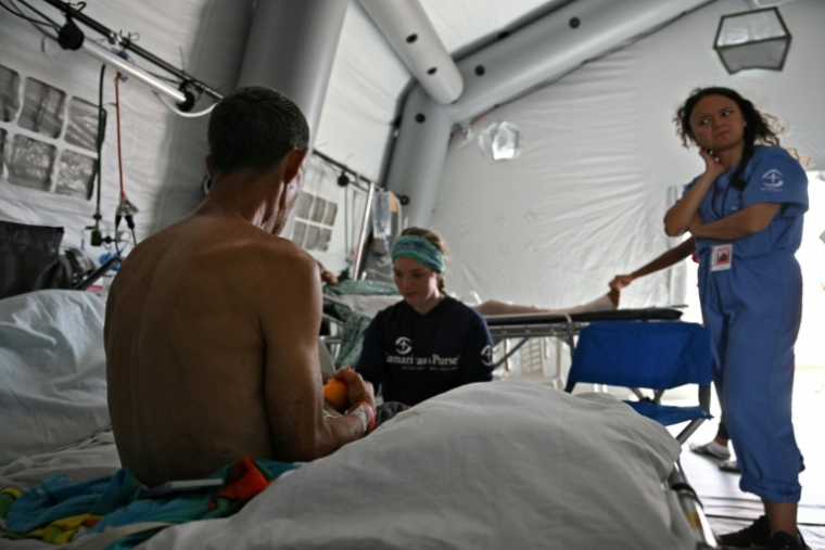 Un patient est soigné à l'hôpital de campagne américain Samaritan's Purse à La Guaira, au Venezuela, le 10 juillet 2026 ( AFP / Raul ARBOLEDA )
