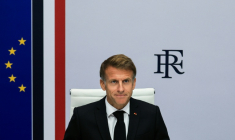 Le président Emmanuel Macron participe à une réunion interministérielle de crise, à l'Élysée, le 18 octobre 2026 à Paris, au lendemain d'émeutes et de pillages survenus en marge de manifestations contre la vie chère ( POOL / Ludovic MARIN )