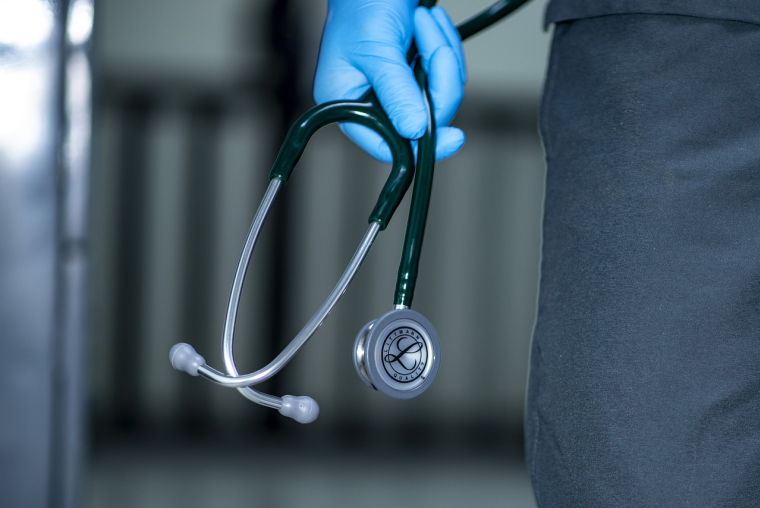 France Assureurs souhaite diminuer l'étendue de sa couverture comprise dans les contrats dits responsables, qui, selon le ministère de la Santé, représentent 95 % du marché. (Fernandozhiminaicela / Pixabay)