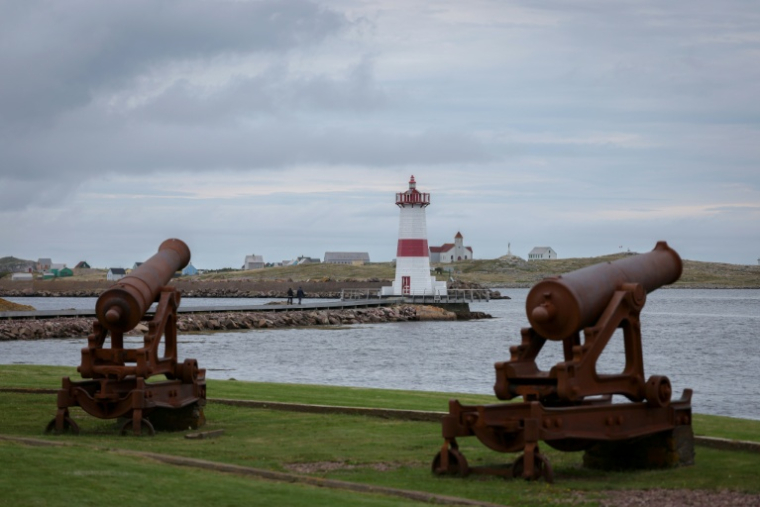 Vue du phare de la Pointe aux Canons, sur l'île française de Saint-Pierre, chef-lieu de l'archipel de Saint-Pierre-et-Miquelon, le 18 septembre 2026   ( AFP / Ludovic MARIN )