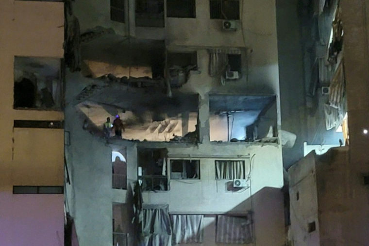 Un immeuble touché par une frappe aérienne israélienne dans le quartier de Basta à Beyrouth, le 18 mars 2026 au Liban ( AFP / Fadel ITANI )