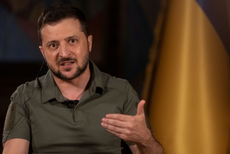 Volodimir Zelensky s'exprime pendant un entretien à Kyiv