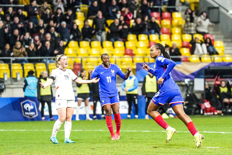 La France laborieuse contre l'Islande