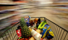 Un caddie dans un supermarché à Londres