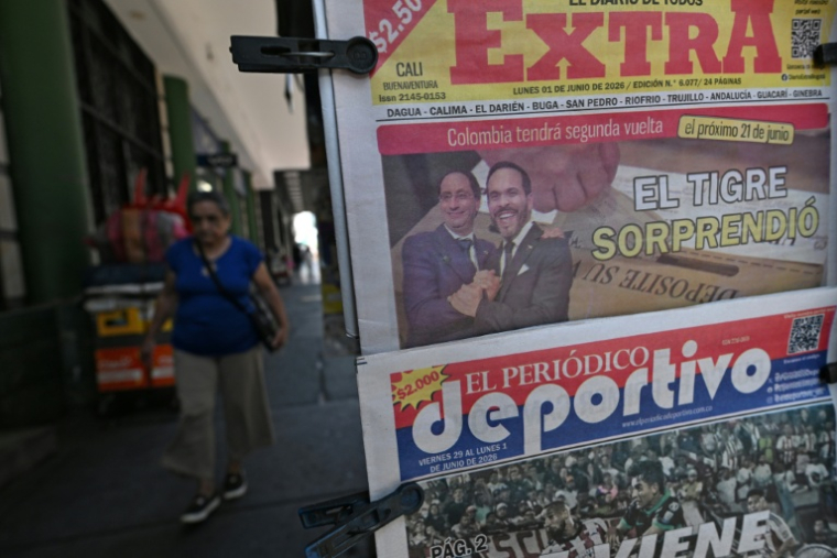 Le candidat à la présidentielle, Abelardo de la Espriella, en une d'un journal à Cali, le 1er juin 2026 en Colombie ( AFP / Joaquin SARMIENTO )