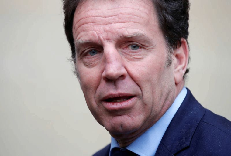 FRANCE: LA QUESTION DES CONGÉS PAYÉS ET DU TEMPS DE TRAVAIL SE POSERA, DIT LE MEDEF