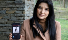 L’actrice albanaise Anila Bisha pose lors d’une interview avec l’AFP à Tirana le 19 février 2026. ( AFP / Adnan Beci )