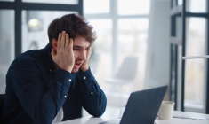 Une vente d'action trop  précoce en gestion déléguée peut-elle entrainer la responsabilité de la banque vis-à-vis de son client ? ( Crédits photo : Shutterstock)