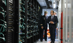 L'armée française a inauguré début septembre le supercalculateur "Asgard", la plus importante capacité de calcul classifiée dédiée à l’intelligence artificielle en Europe (illustration) ( AFP / THOMAS SAMSON )