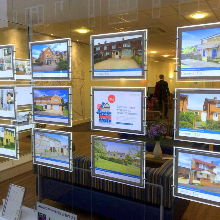 Les commissions des agents immobiliers jugées trop élevées-iStock-Thinglass