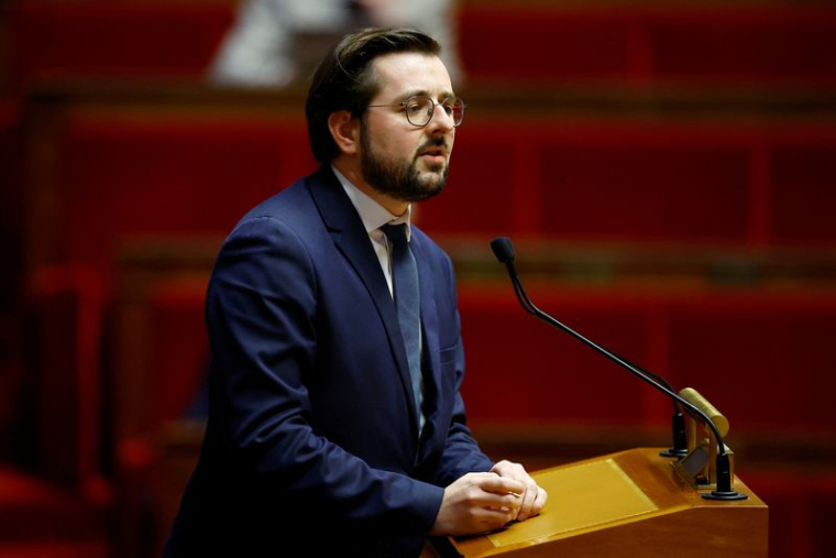 Vote du budget de la "loi spéciale" à l'Assemblée nationale à Paris