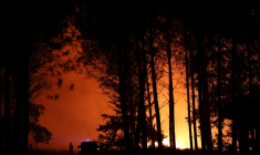 Feu de forêt dans les Landes, à Luglon, le 13 août 2026 ( AFP / ROMAIN PERROCHEAU )