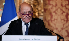 MALI: LES CONDITIONS NE SONT PAS RÉUNIES POUR POURSUIVRE LE COMBAT, DECLARE LE DRIAN