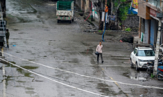 Dans une rue déserte de Poonch, en Inde, le 8 mai 2025 ( AFP / Punit PARANJPE )