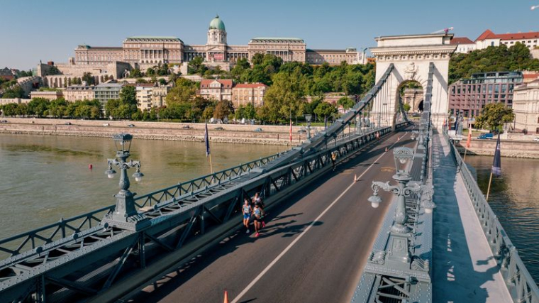 Une vue du pont des chaînes à Budapest